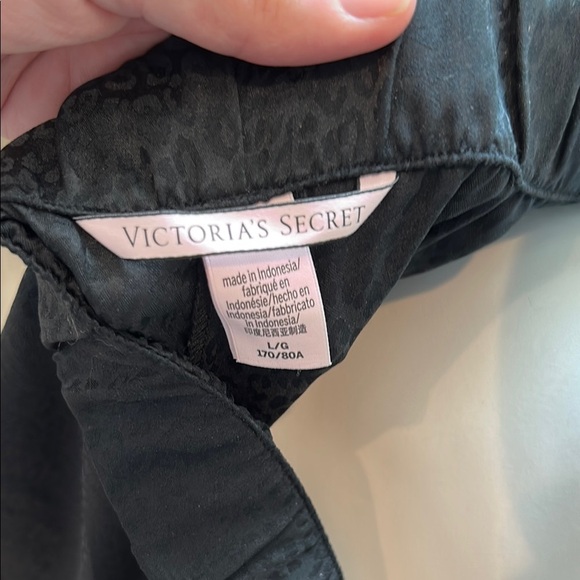 Victoria's Secret Black Leopard Satin Pajama Set - Picture 9 of 9